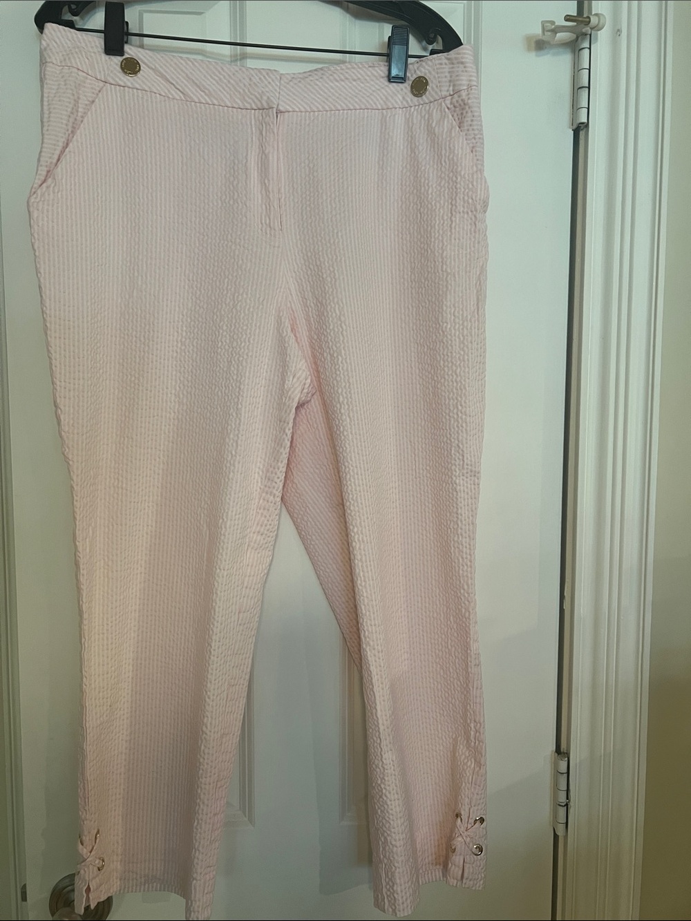 Anne Klein Pale Pink Seersucker Cropped Pants